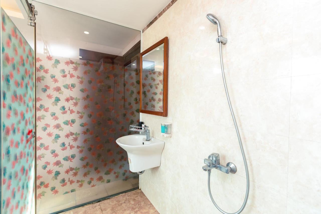 Oyo 653 Huong Thao Hotel Ханой Екстериор снимка